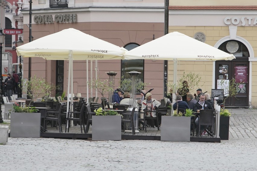 Nowa rzeczywistość dla restauracji to połowa gości, brak...