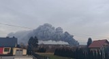 Wielki pożar fabryki Cersanit był widoczny w promieniu wielu kilometrów od Starachowic! Zobaczcie zdjęcia naszych czytelników