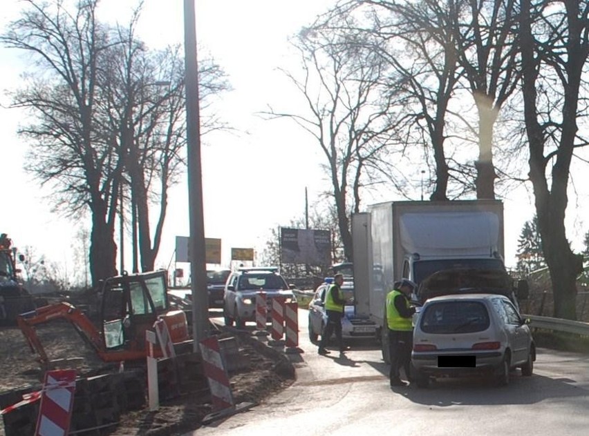 Wypadek w Prabutach: Na ul. Wojska Polskiego zderzyły się dwa samochody [ZDJĘCIA]