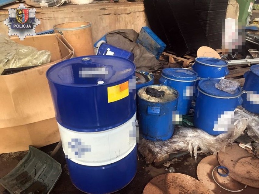 Polkowice: Policja zatrzymała nielegalny transport niebezpiecznych odpadów 