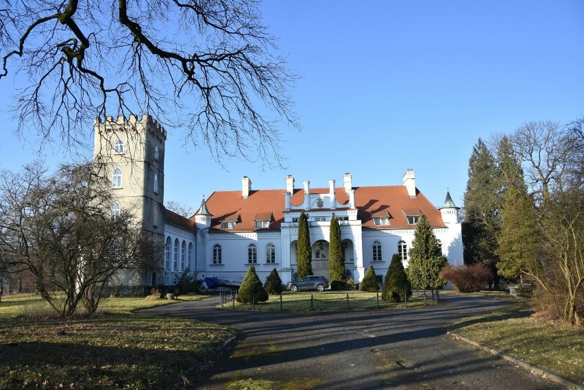 Przez ponad 10 ostatnich lat pałac w Janowicach należał do...