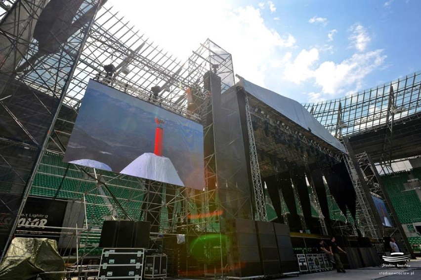 Trwa montaż sceny na koncert Linkin Park 5 czerwca