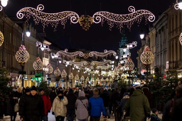 To ostatni weekend iluminacji w Warszawie. Warto wybrać się na spacer. Ostatni raz zaświecie się Krakowskie Przedmieście, Nowy Świat, Ząbkowska, Francuska, Świętokrzyska i inne ulice, na których ustawiono światełka.