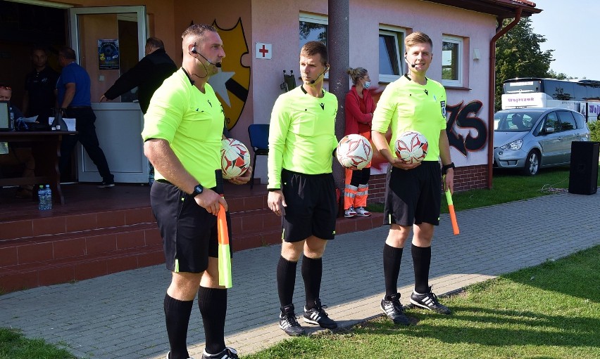 Piłka nożna. Kandydaci na sędziów rozpoczynają szkolenie. Trzeba spełnić kilka warunków