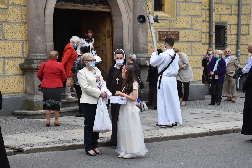 Procesja Bożego Ciała w parafii św. Jana Apostoła i Ewangelisty (FOTO)