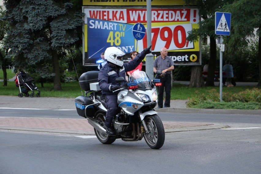 Parada motocyklistów ulicami Złotowa XVIII Zlotu Motocyklowego w Nowym Dworze