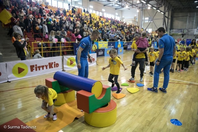 Przedszkoliada w hali Ośrodka Sportu i Rekreacji w Stargardzie.