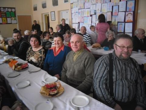 Uczniowie SP Kożyczkowo przygotowali niespodzianki dla dziadków z okazji ich święta