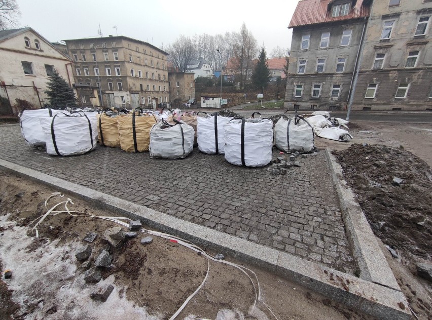 Przy ul. 1 Maja w Wałbrzychu powstaje nowy parking. Pierwszy na Sobięcinie! Zobaczcie zdjęcia