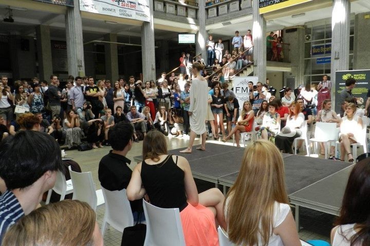 W Szkole Głównej Handlowej odbyły się Fashion Days. Modelki prezentowały najnowsze kreacje [ZDJĘCIA]