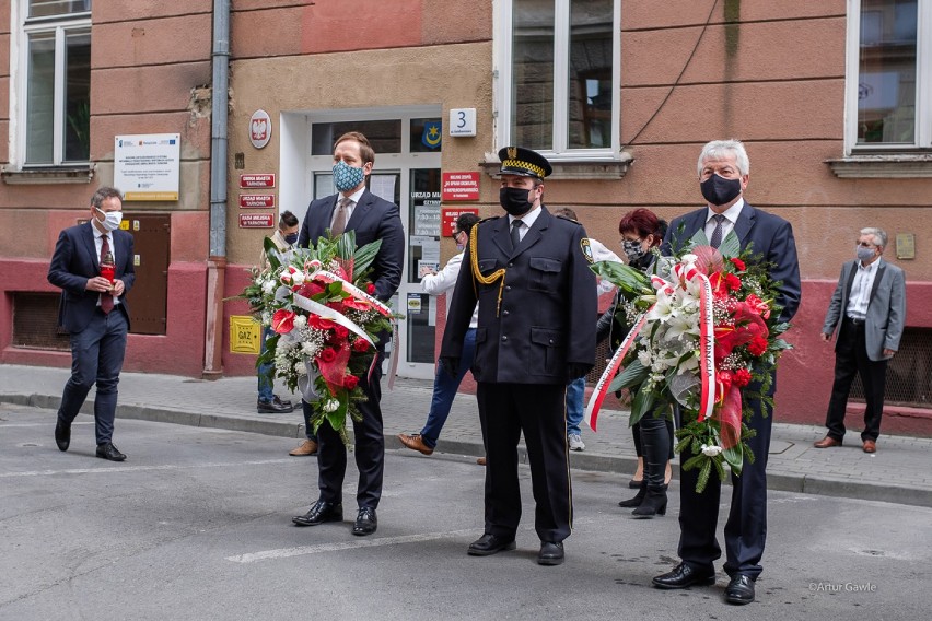 Tarnów. Upamiętnili zabitych w trakcie strajku robotników [ZDJĘCIA]