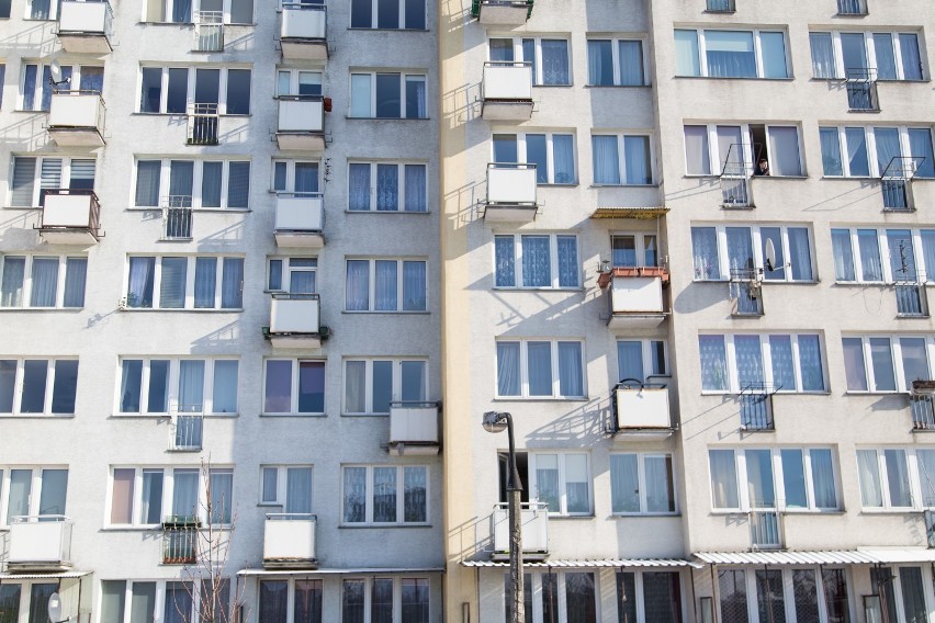 Popyt na mieszkania w Warszawie jest wysoki. To częściowo...