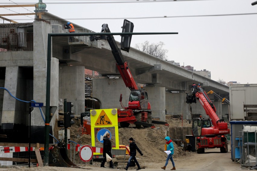 Kraków. Zobacz jak postępuje budowa nowego wiaduktu