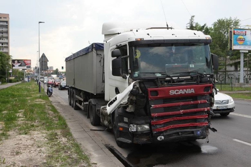 Karambol w Krakowie: Sprawcą kierowca ze Spław. Dlaczego doprowadził do katastrofy? [ZDJĘCIA, WIDEO]