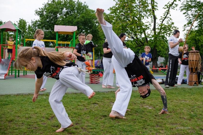 Pokazowy trening Capoeira w Parku Strzeleckim