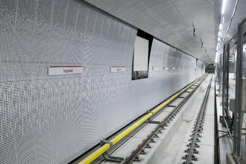 Metro na Targówek. Budowa trzech nowych stacji zakończona. Wkrótce odbiory, otwarcie w sierpniu?