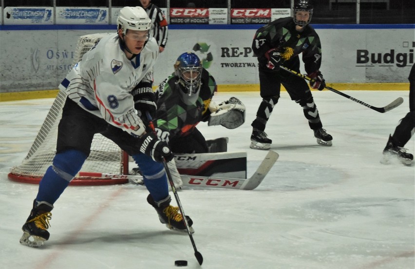 1 liga hokeja: UKH Unia Oświęcim - MOSM Tychy 2:5.