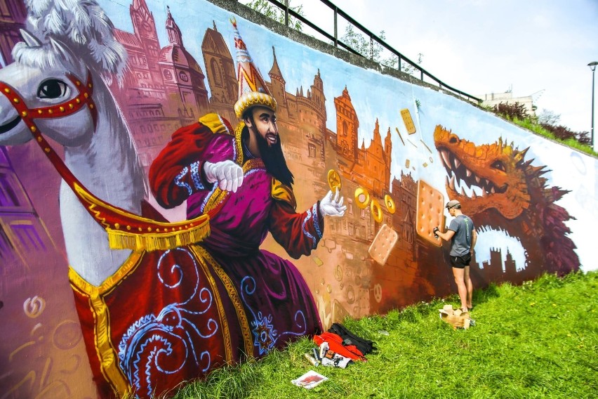Kraków. Smok znalazł swoje miejsce na bulwarze Wołyńskim. Powstaje tam malowniczy mural [ZDJĘCIA]