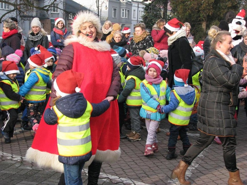 Plac przed urzędem miejskim opanowali najmłodsi