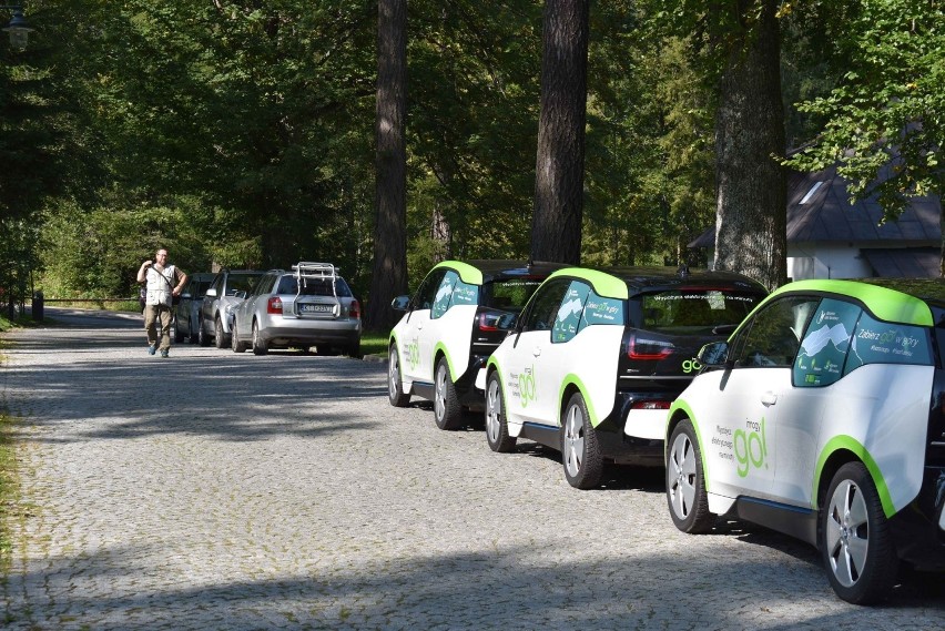 Zakopane. TPN uruchamia wypożyczalnię samochodów elektrycznych na minuty