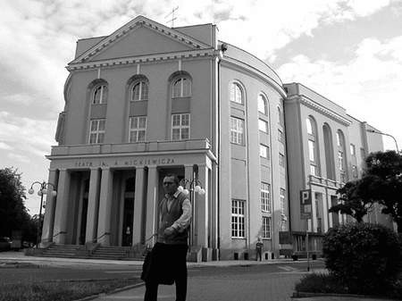 Ruch w teatrze zamarł, bo nie ma osoby odpowiedzialnej za przygotowanie nowego sezonu scenicznego. Foto: JAKUB MORKOWSKI