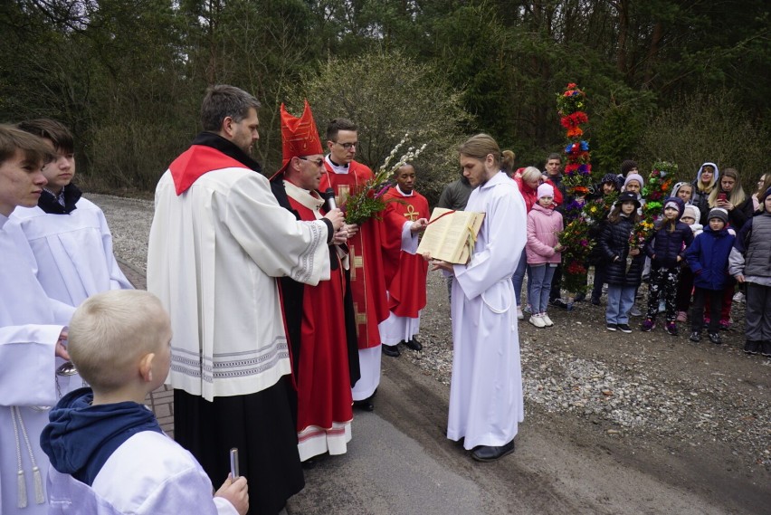 Rościnno: Prymas Polski przewodniczył Mszy Świętej w Niedzielę Palmową [10.04.2022]