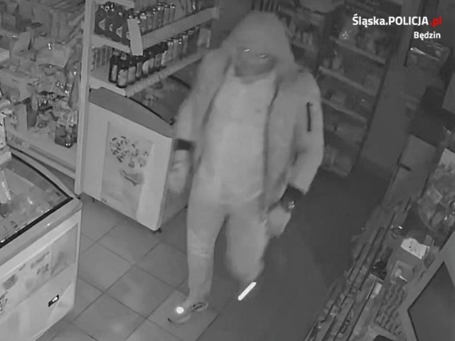 Policjanci z Wojkowic poszukują tego mężczyzny, który podejrzewany jest o włamanie do sklepu w Psarach oraz kradzież alkoholu 

Zobacz kolejne zdjęcia/plansze. Przesuwaj zdjęcia w prawo - naciśnij strzałkę lub przycisk NASTĘPNE
