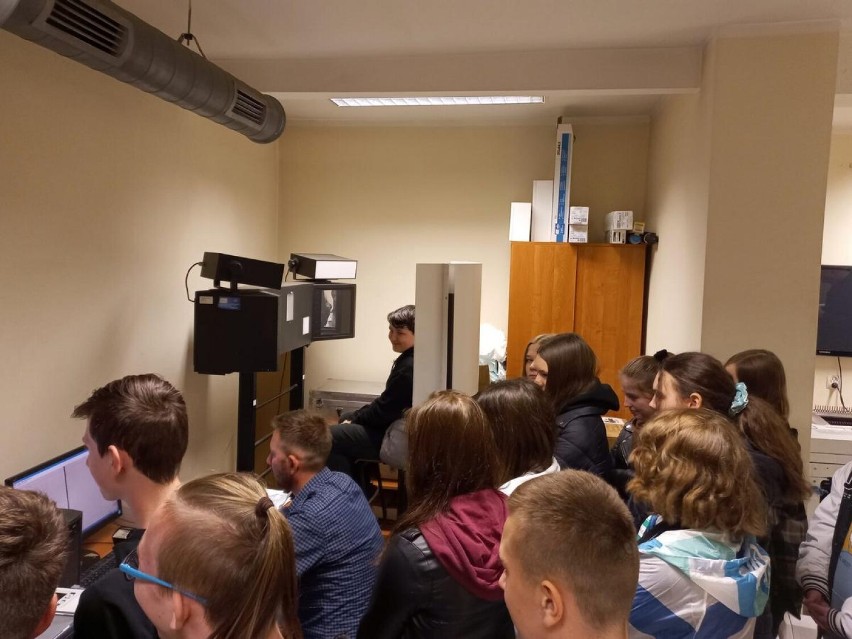 Uczniowie SP w Osięcinach odwiedzili Komendę Powiatowej Policji w Radziejowie [zdjęcia]