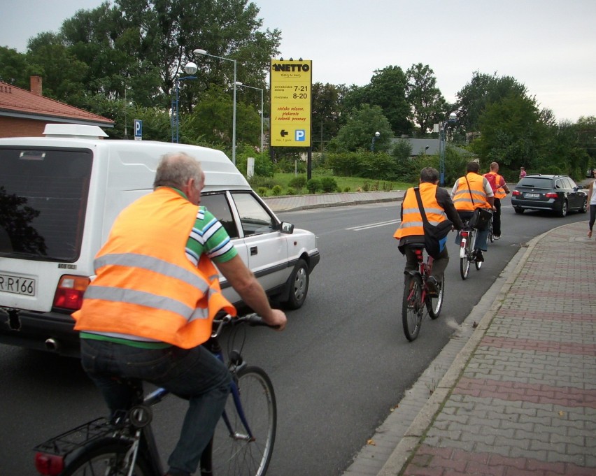 Na ulicach jaskrawo, aż oczy bolą patrzeć