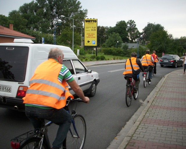 Na ulicach jaskrawo, aż oczy bolą patrzeć