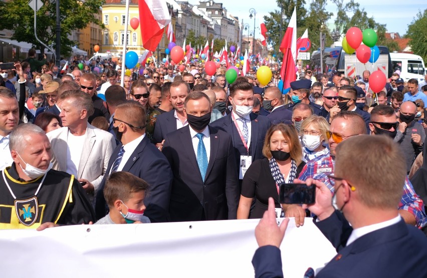 Marsz dla Życia i Rodziny 2020 przeszedł ulicami Warszawa. Gościem specjalnym był prezydent Andrzej Duda