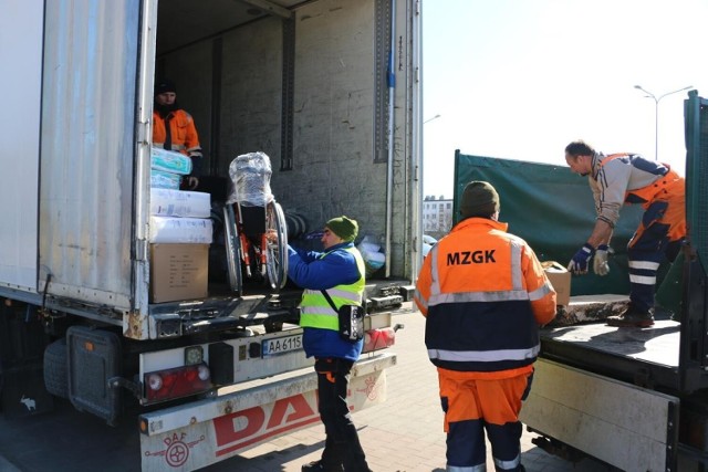 W pierwszej połowie marca pierwszy transport z pomocą wyruszył z Czeladzi m.in. do Żydaczowa 

Zobacz kolejne zdjęcia/plansze. Przesuwaj zdjęcia w prawo - naciśnij strzałkę lub przycisk NASTĘPNE