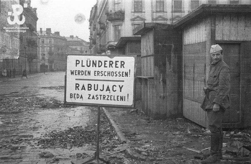 Zdjęcia z Powstania Warszawskiego. Tak walczyli w obronie...