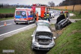 Dolny Śląsk. Groźnie wyglądający wypadek na trasie Wrocław-Ząbkowice Śląskie. Dwa volskwageny wylądowały w rowie (ZDJĘCIA)