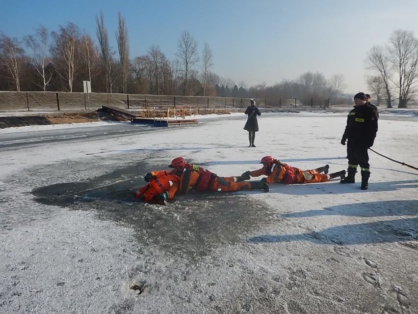Koło: Pokaz działań ratowniczych na lodzie