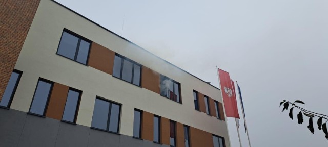 Pożar w nowej siedzibie Starostwa Powiatowego w Chełmnie - ewakuacja pracowników - przećwiczono procedury