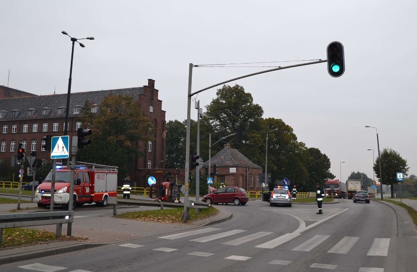 Wypadek na al. Rodła w Malborku. Do szpitala trafiło siedem osób [ZDJĘCIA]