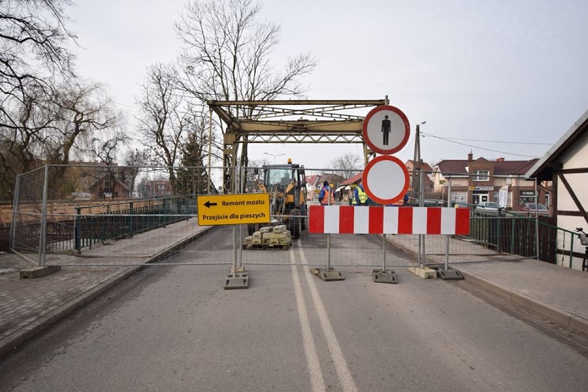 Nowy Dwór Gdański. Most zwodzony w centrum miasta został zamknięty 