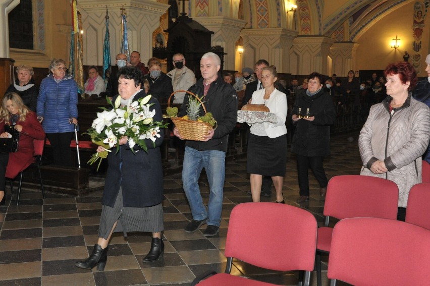 Wprowadzenie relikwii bł. Rafała Chylińskiego do bazyliki w Zduńskiej Woli