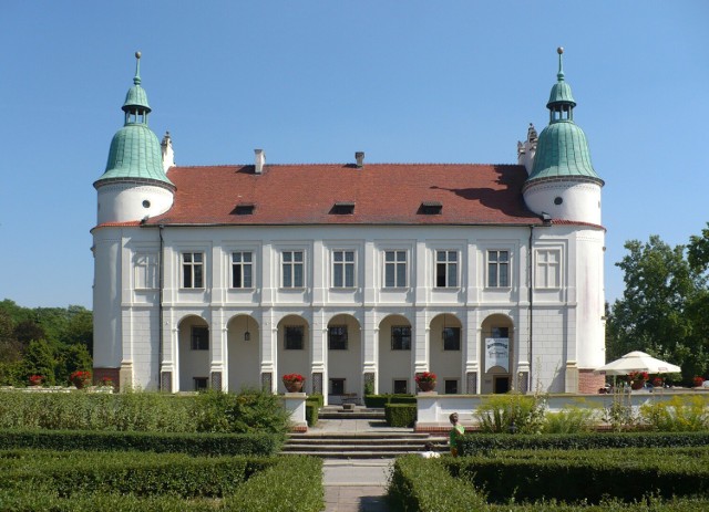 Baranów Sandomierski liczył niespełna 1,2 tys. mieszkańców (dziś 1,5 tys.).