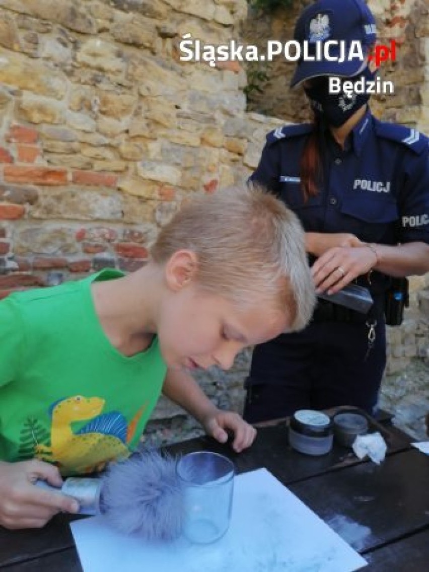 Bezpieczne wakacje na zamku w Siewierzu. Policjanci spotkali się z najmłodszymi 