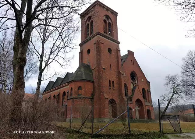 Ruiny kościoła ewangelickiego przy ul. Reymonta w Wałbrzychu