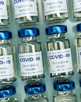 Trwają zapisy na szczepienia przeciw COVID-19. Jak to zrobić? To musisz wiedzieć o procesie rejestracji. Sprawdź!