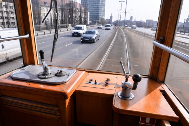 Dzień Kobiet, Warszawa. Specjalne tramwaje ruszą w miasto. Kobiety dostaną bilety do teatru, kosmetyki i słodycze