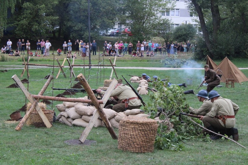 W Bełchatowie odbył się "Piknik u Hellwigów" w stylu retro i...