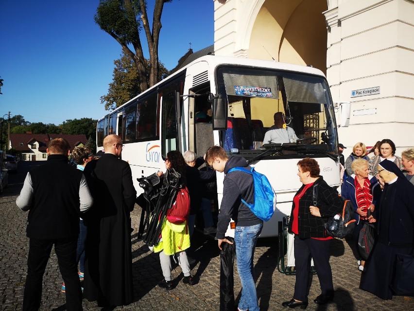 "Polska pod Krzyżem". Uniejowianie jadą do Kruszyna