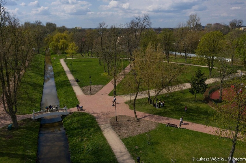 Park Stary Ogród w Radomiu kończy 200 lat. Zobaczcie jak się prezentuje to miejsce. Niesamowite zdjęcia