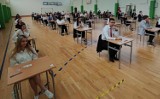 Matury 2024. Egzamin trwa również w Liceum Ogólnokształcącym w Poddębicach ZDJĘCIA