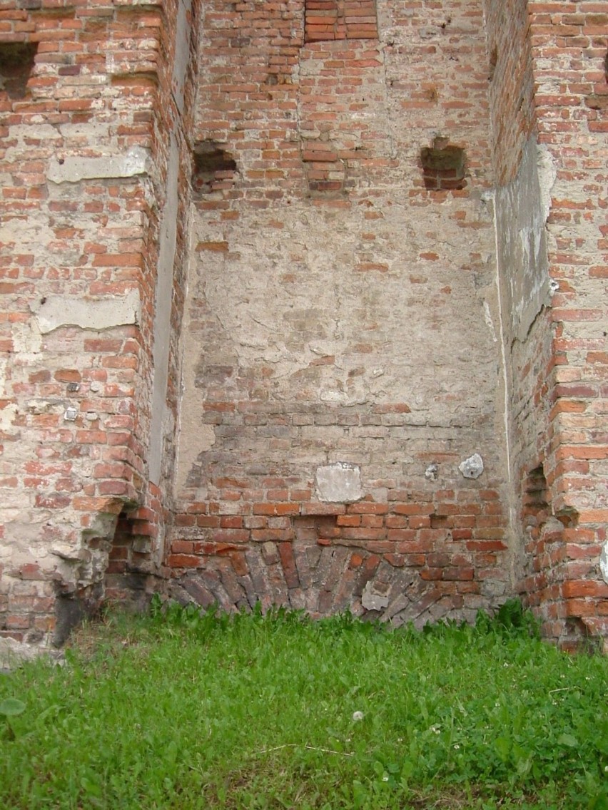 Rys.62.  Przykład zapewne łuku portalu jednej z wrót stajennych.