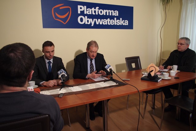 Poseł Paweł Arndt poinformował o przewidywanych pieniądzach z budżetu państwa, jakie trafią do Gniezna - na renowację zabytków oraz, być może, PWSZ, komendę policji i dworzec.